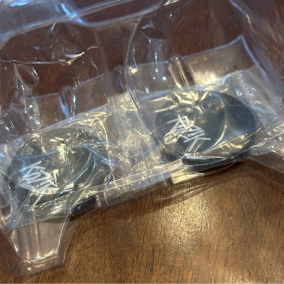 Toy2r Kozik Party Fun Pack WTF Non Lethal Smoking Bomb Figurines Holiday Novelty - Picture 7 of 10